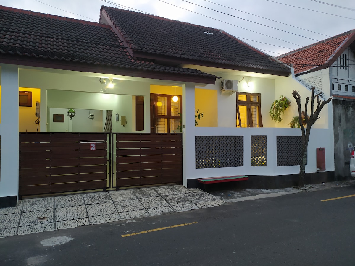 Dragon Huis Rumah 2 BR Near Malioboro No Breakfast