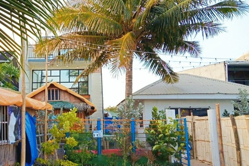 位于巴坦加斯罗博的海滨微型住宅