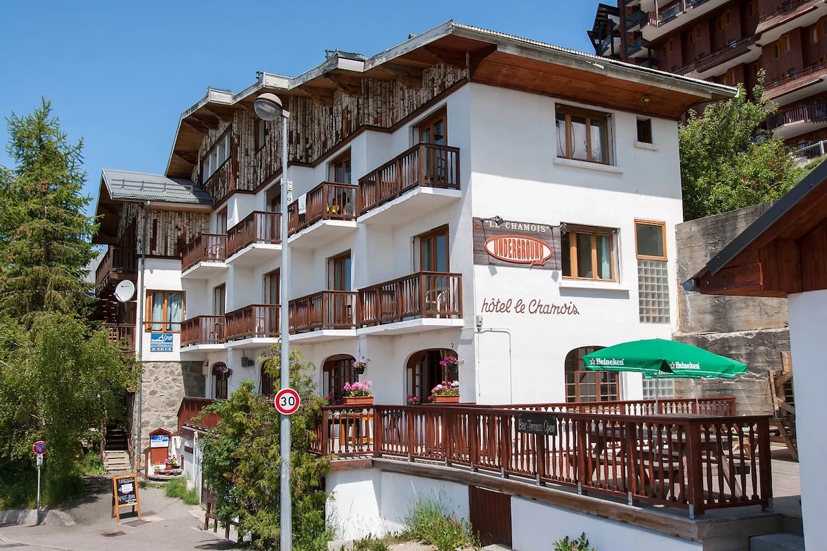 Double room w. balcony at Hotel le Chamois