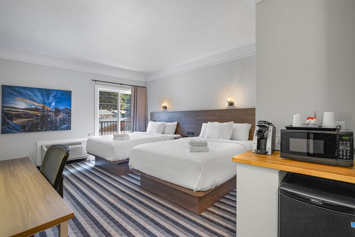 Northwinds Hotel Canmore I Two Queen & Deluxe King