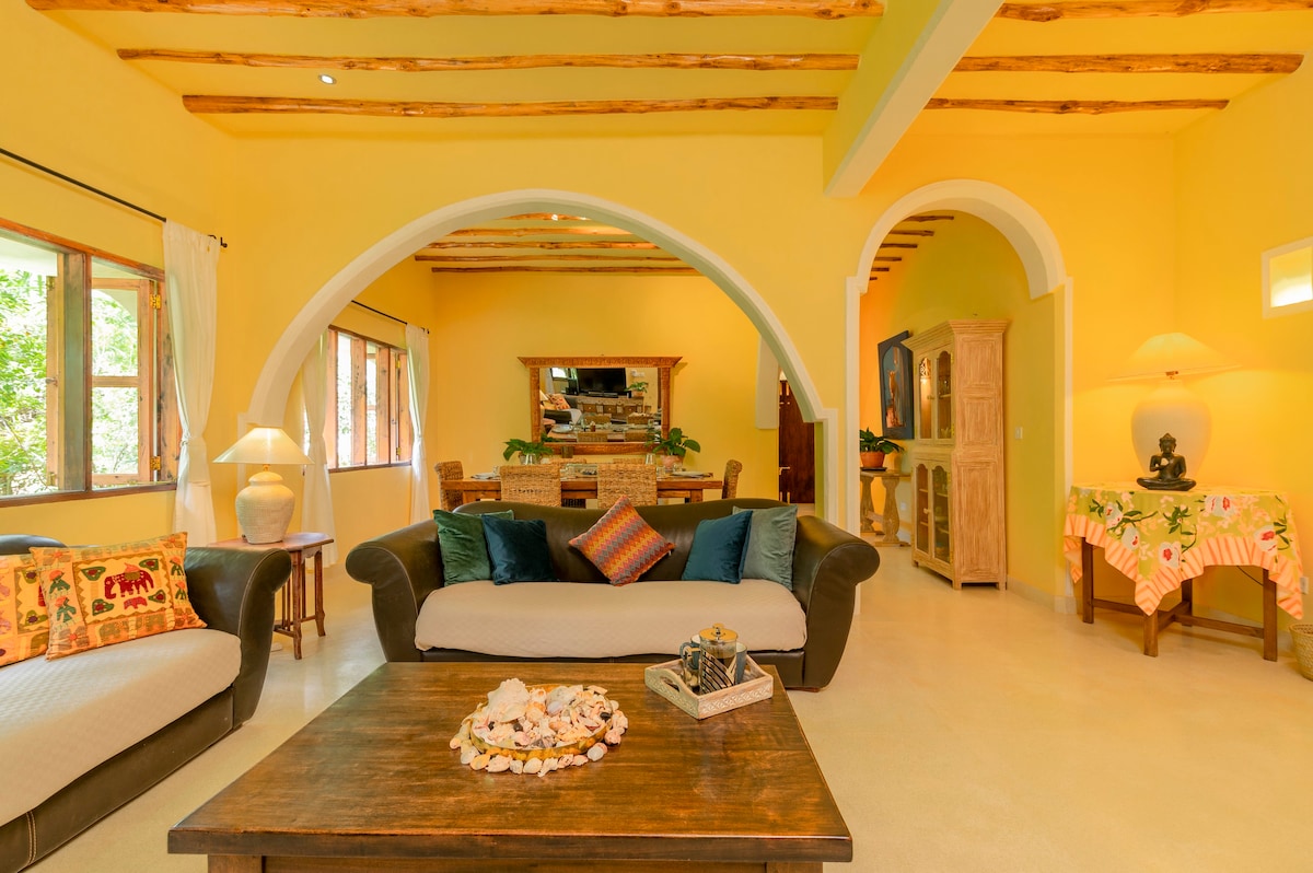 Allamanda 3 Bedroom Villa by YourHost, Malindi
