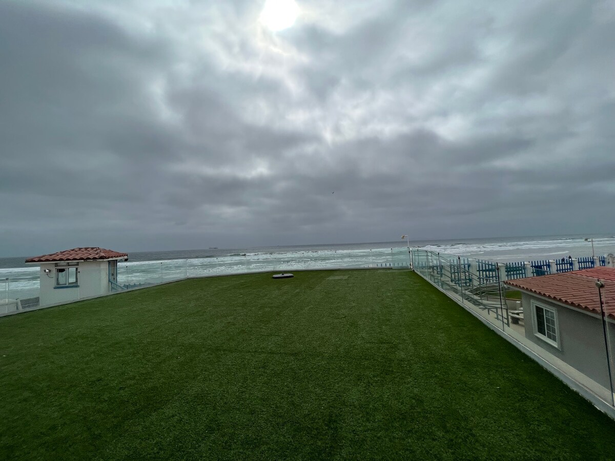 Casa a la orilla del mar con terraza de 200m2