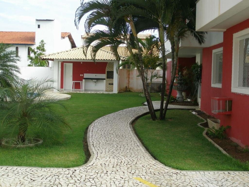 Apartamento encantador com piscina.