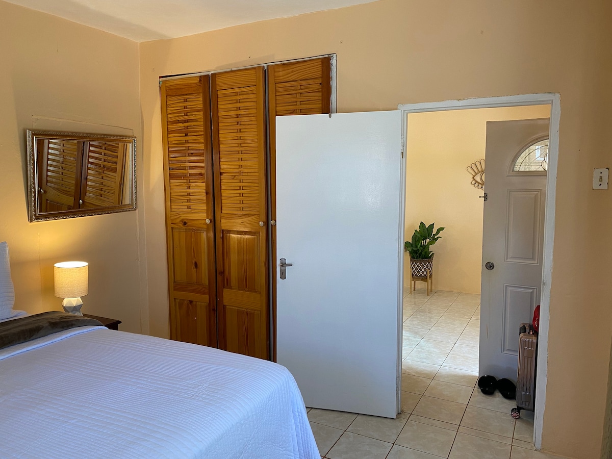 Adorable 2 bedrooms.. Suite 2 At Westyn Jamaica