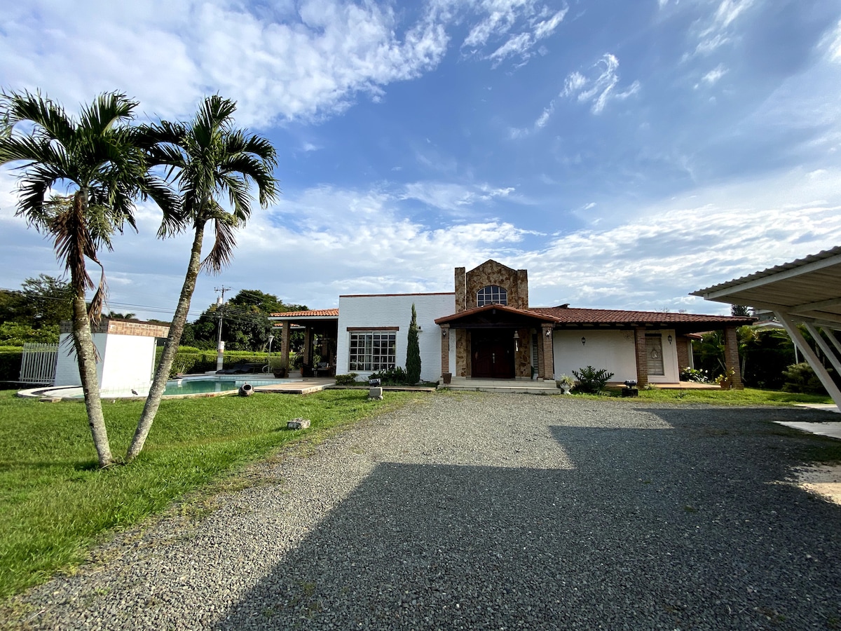 Agradables habitaciones en casa familiar campestre