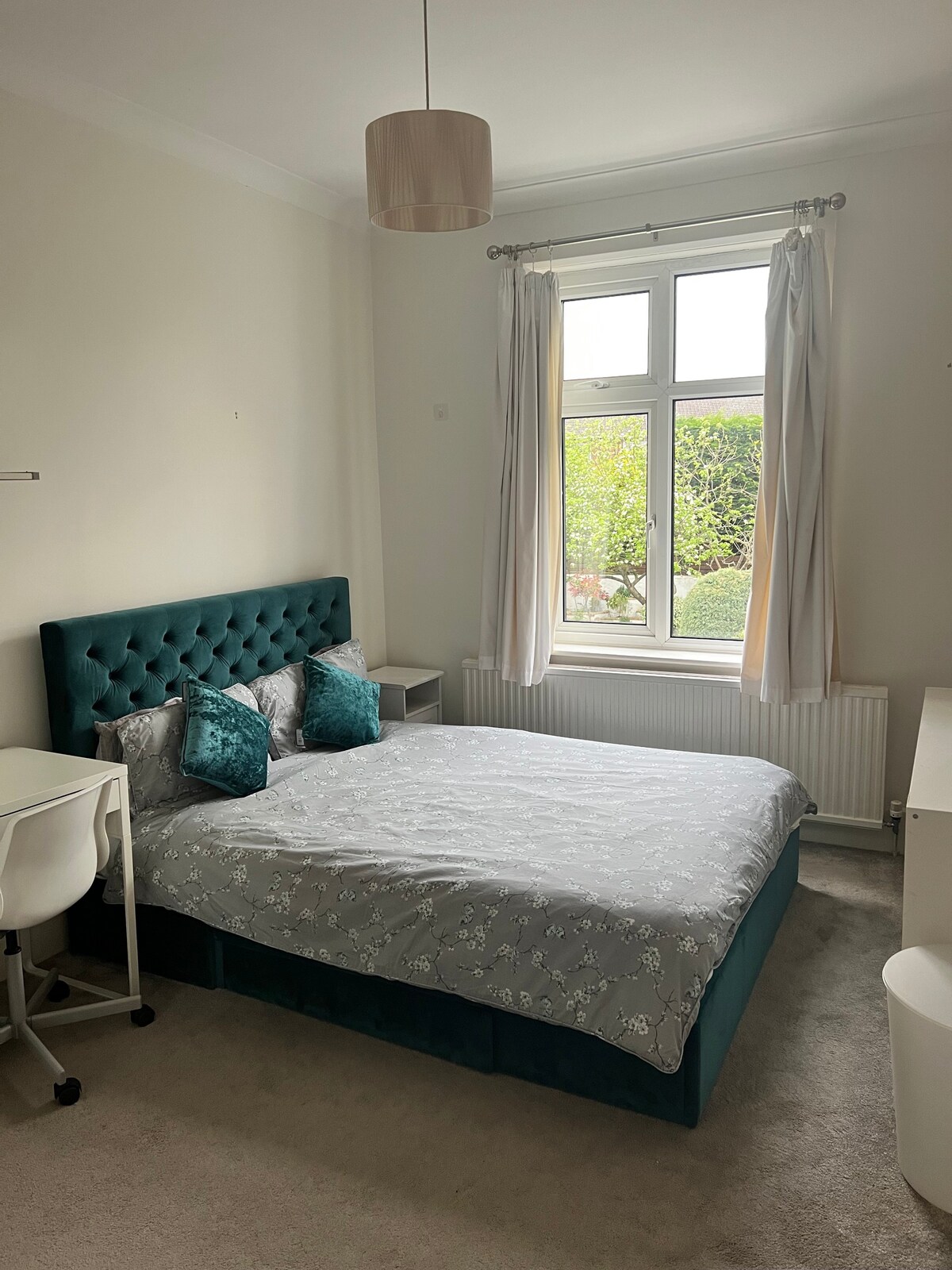 Double bedroom for one, Enfield Chase, N. London.