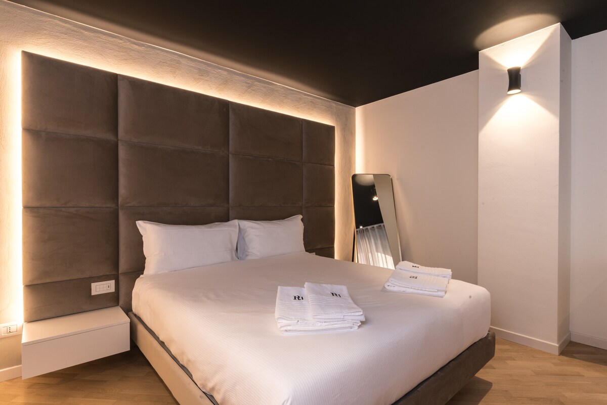 Brera Premium Suite near Duomo. Wifi.