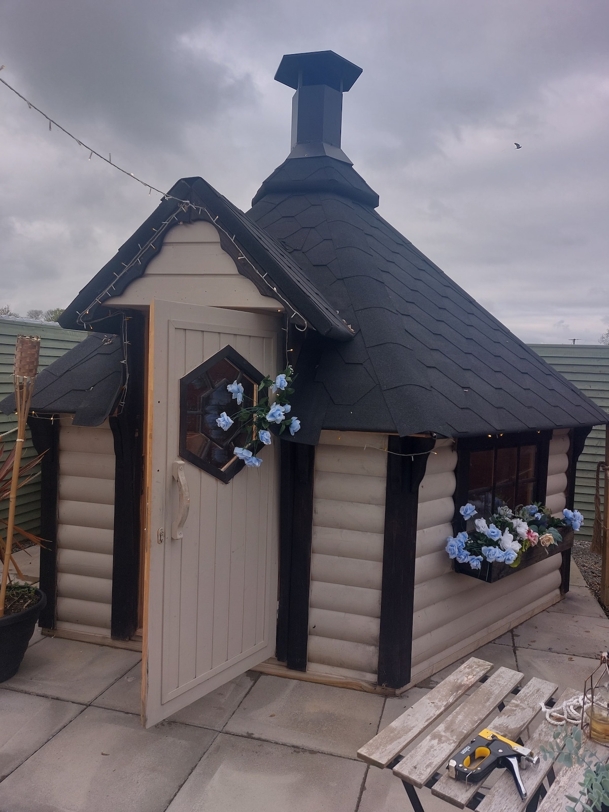 meadow cosy cabin situated within a spa glamping