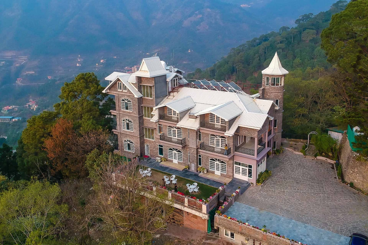 StayVista at Hues @ The Mansion, Kasauli