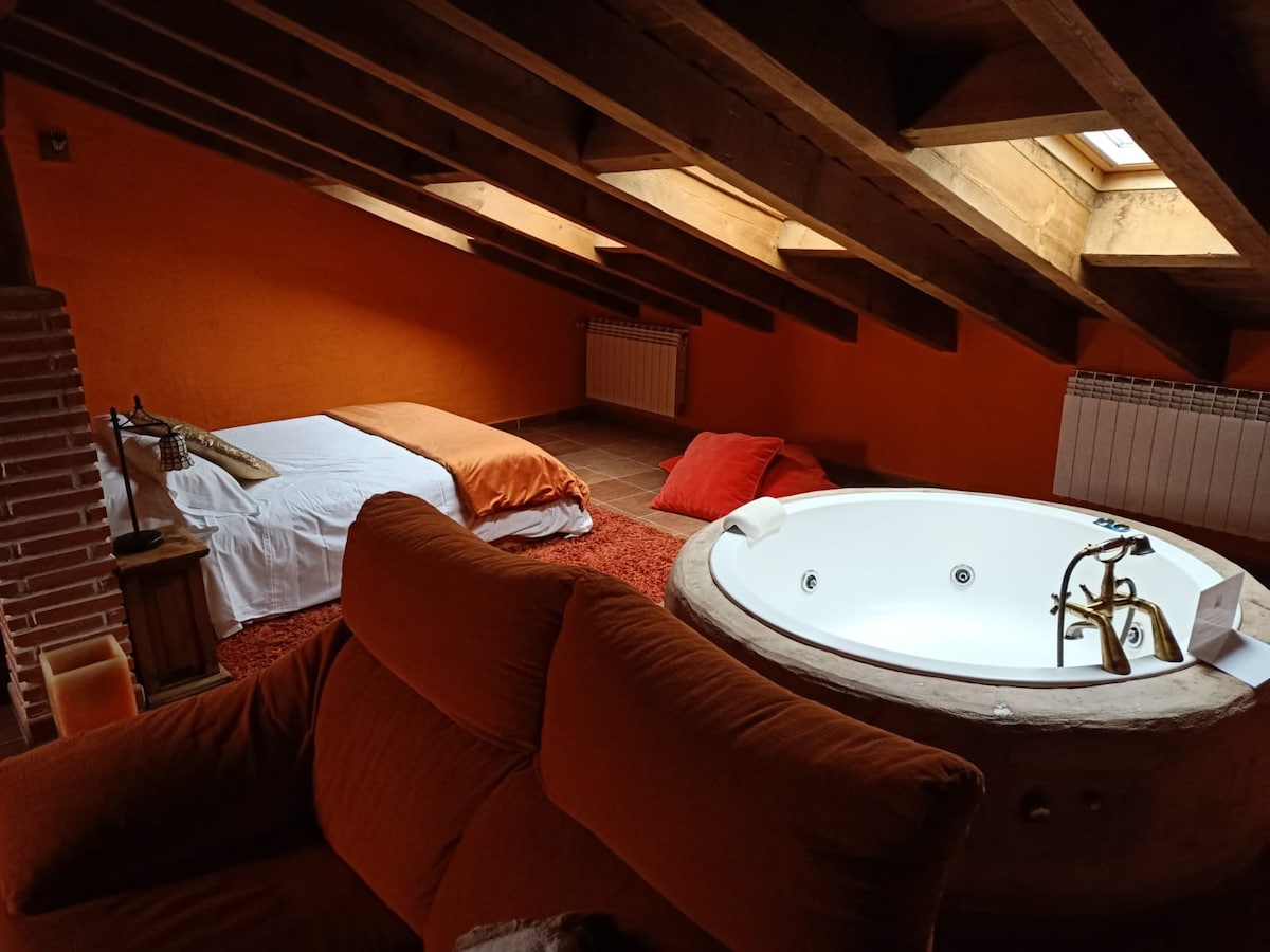 Hotel rural con jacuzzi y chimenea (Suite El Sol)