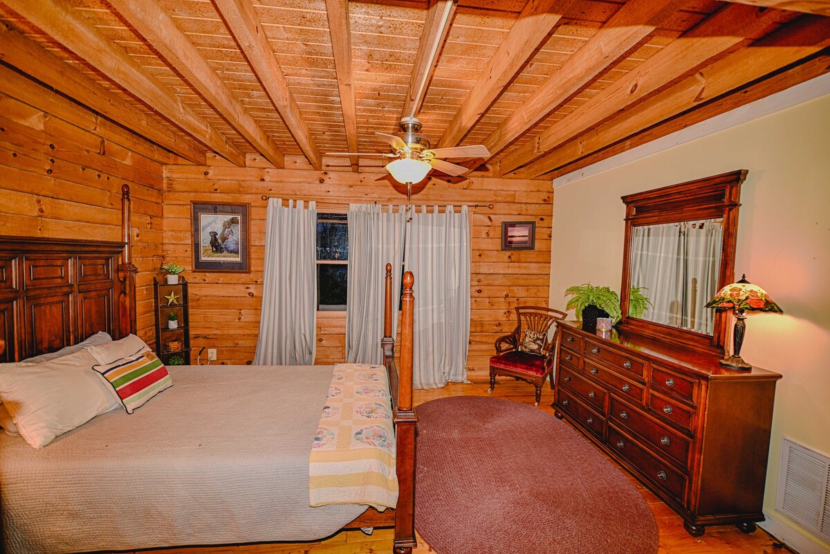 Two Spruce Log Cabin-Berryville