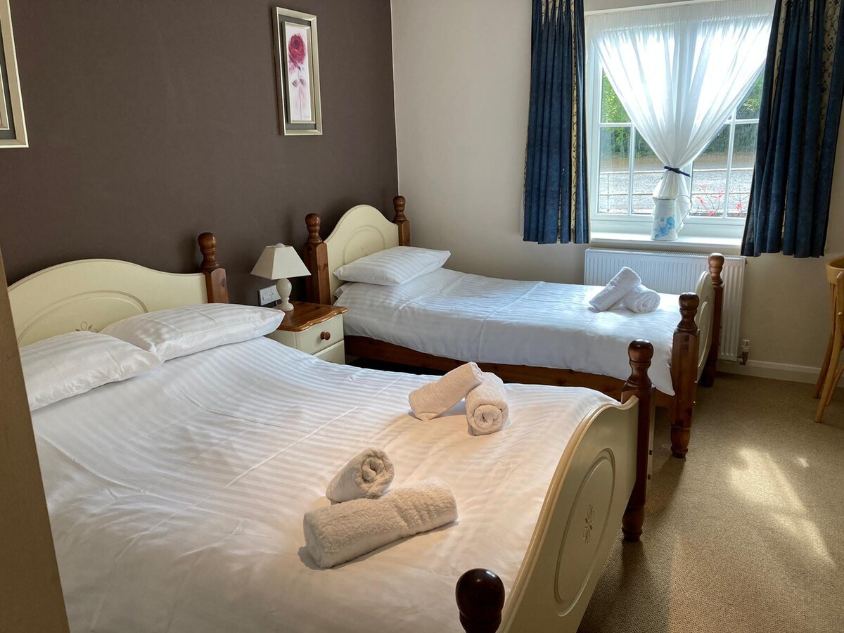 The Lodge Room 6 - Walkington, double & single bed