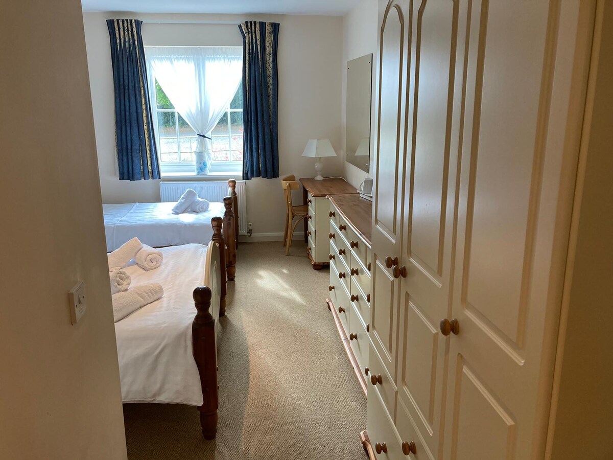 The Lodge Room 6 - Walkington, double & single bed