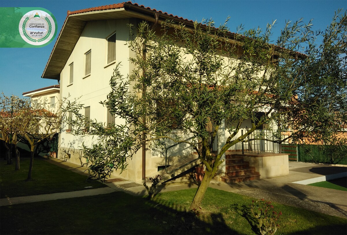 Agradable casa con piscina y txoko cerca de Haro