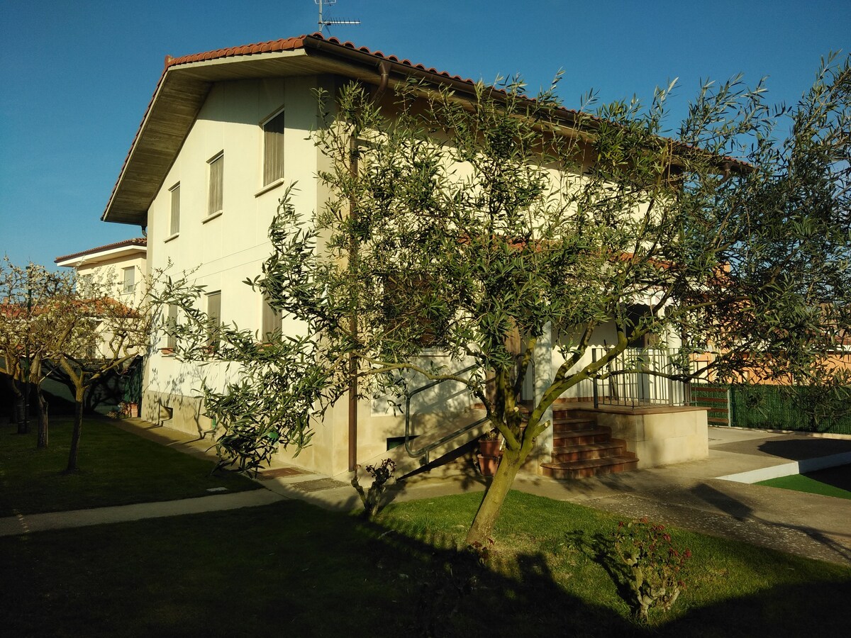 Agradable casa con piscina y txoko cerca de Haro