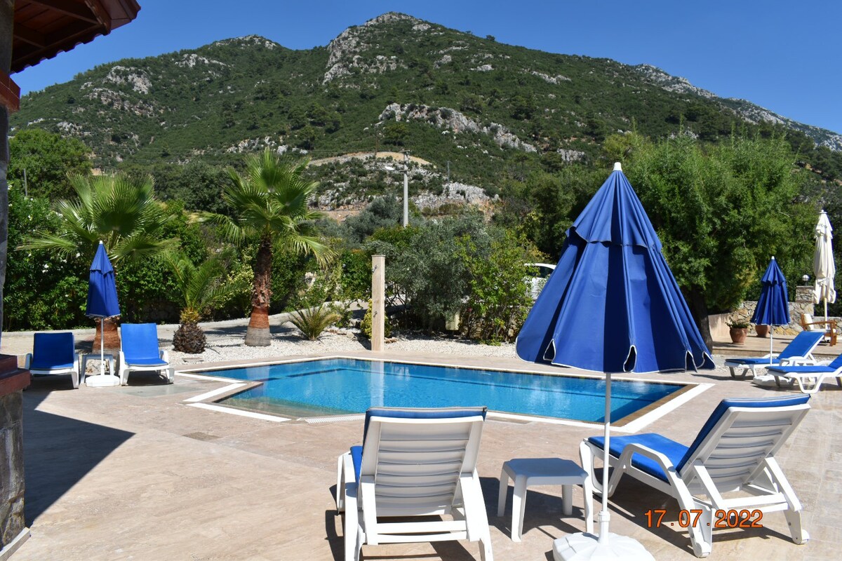 Stunning Villa, Private Pool with Views, Sleeps 6