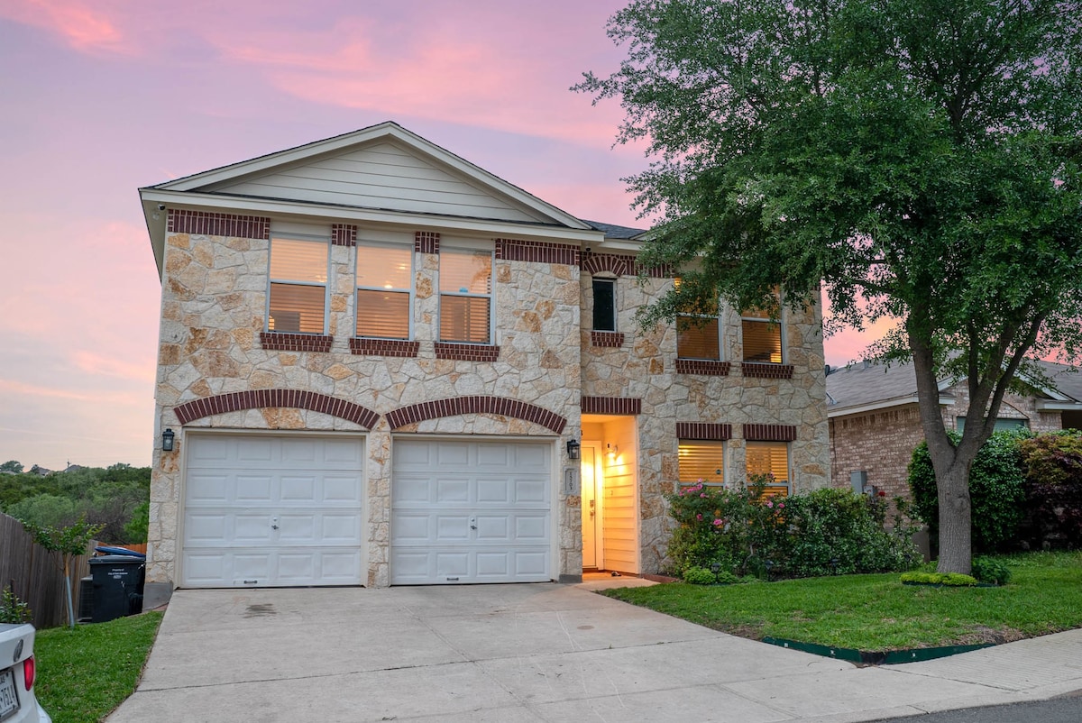 4-Bedroom Villa Near UTSA Six Flags and Sea World