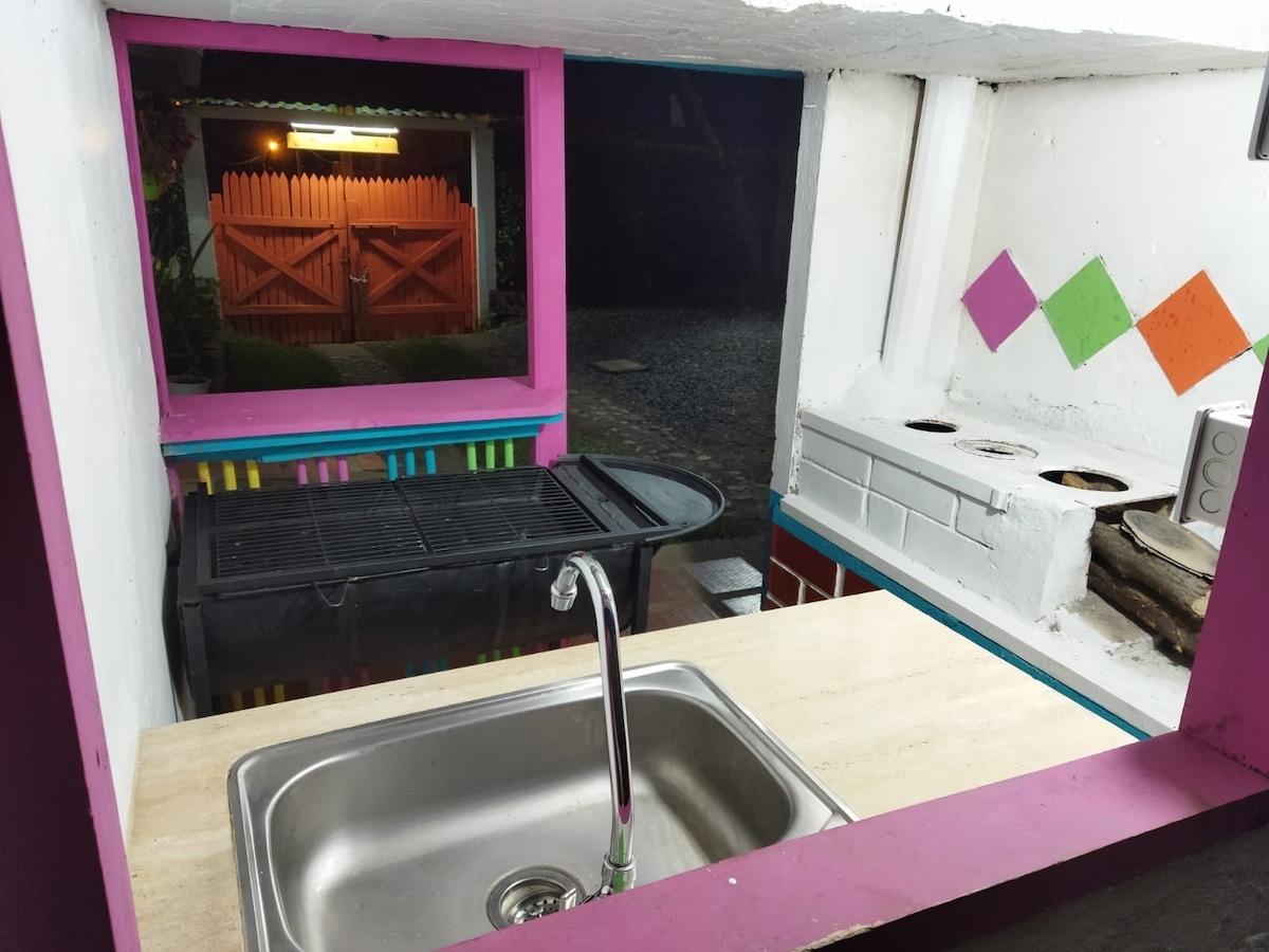 Casa típica con piscina en pueblo cafetero