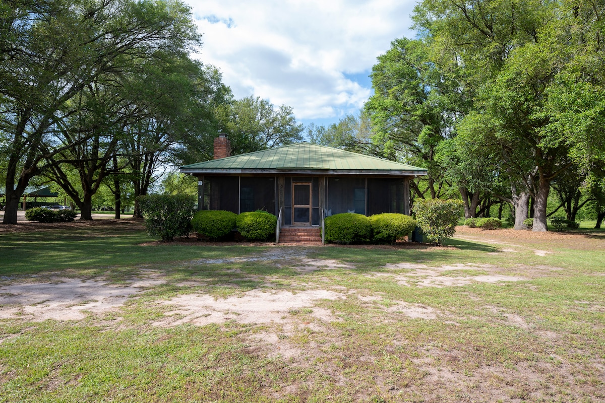 Slater King Cabin at Resora