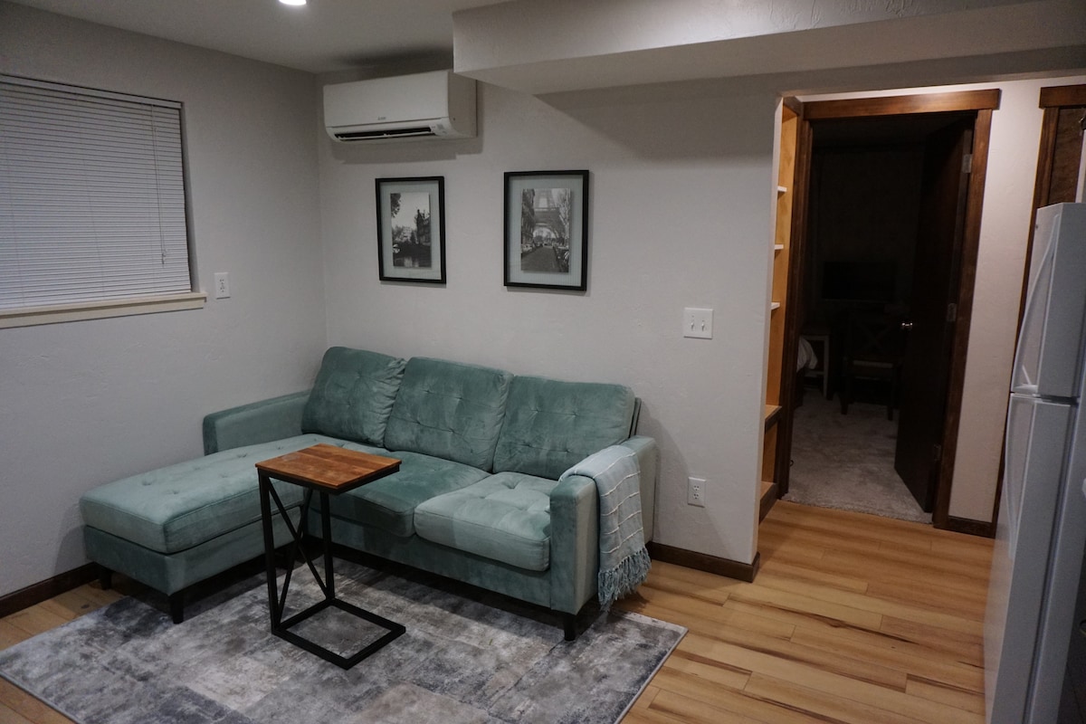 Cozy Basement Apartment