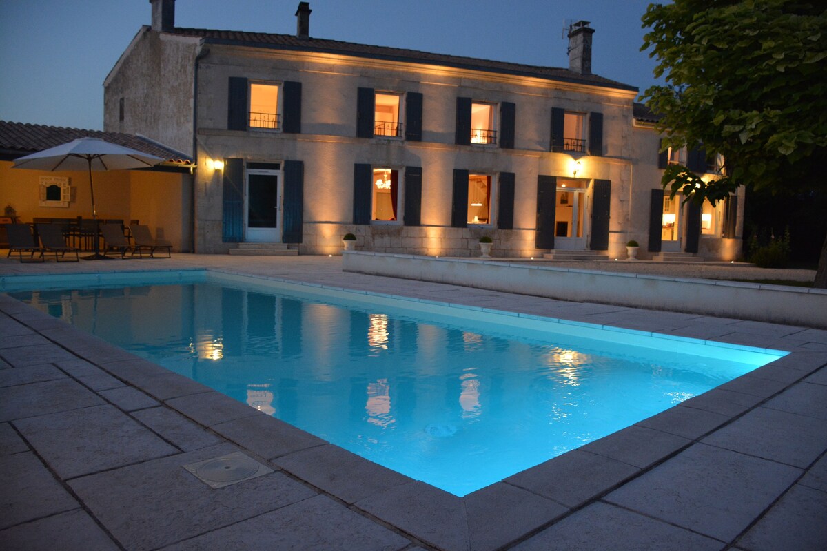 Magnifique villa charentaise avec piscine & jardin