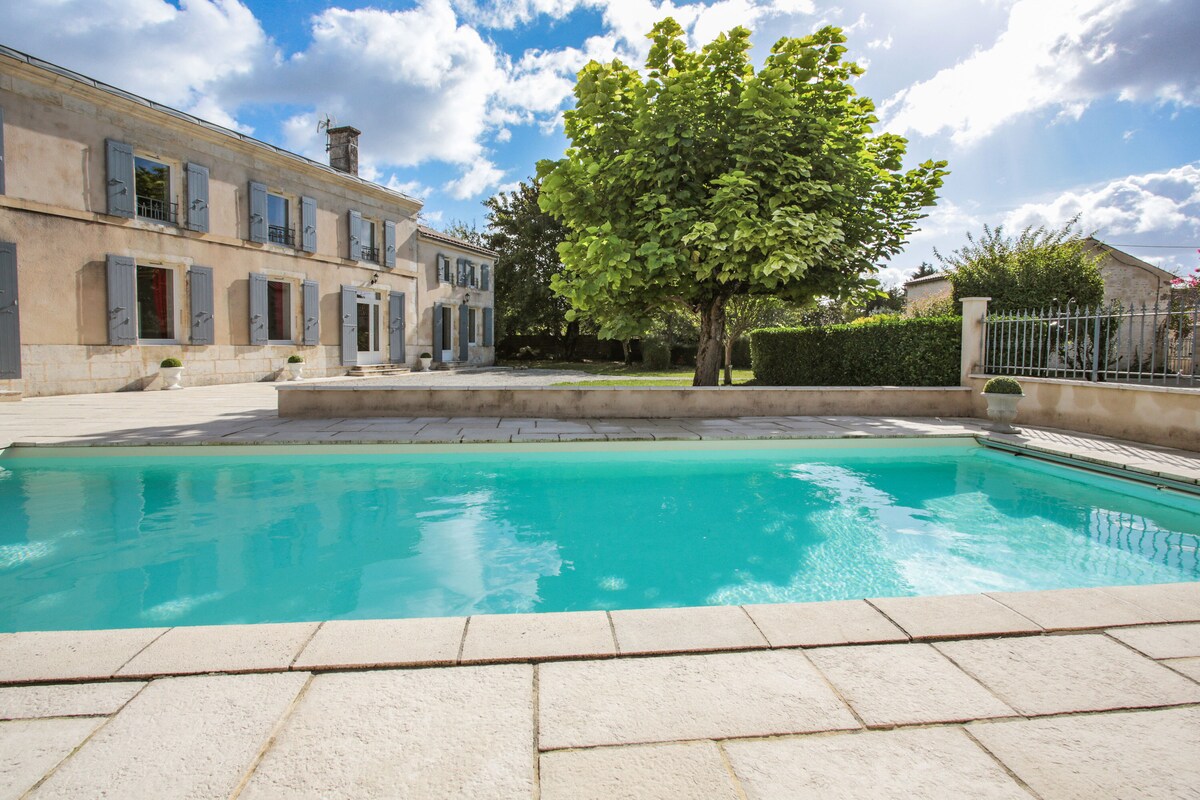 Magnifique villa charentaise avec piscine & jardin