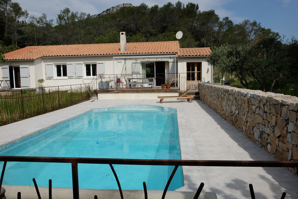 Maison du Sud, Soleil Oliviers Garrigue et Piscine