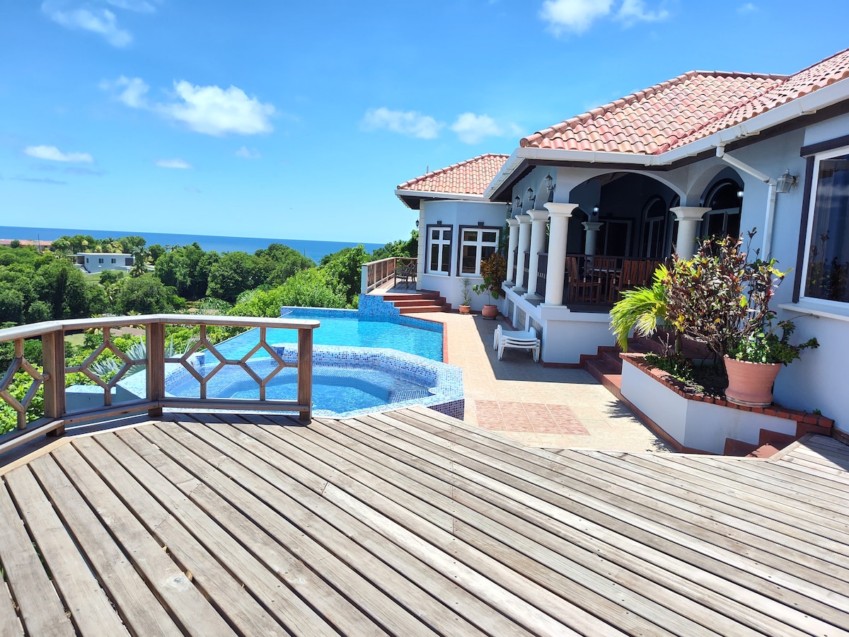 Coral Views - Beautiful views and tropical breezes