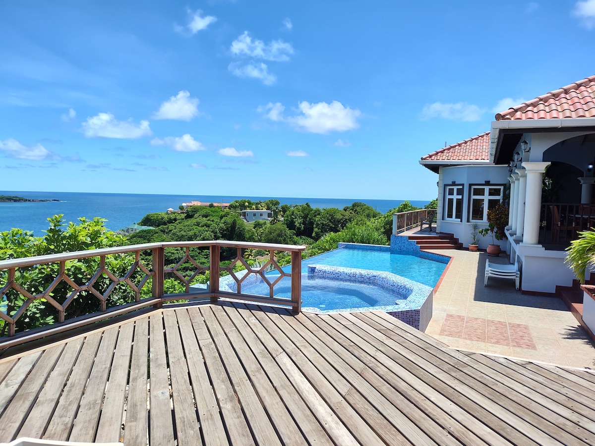 Coral Views - Beautiful views and tropical breezes