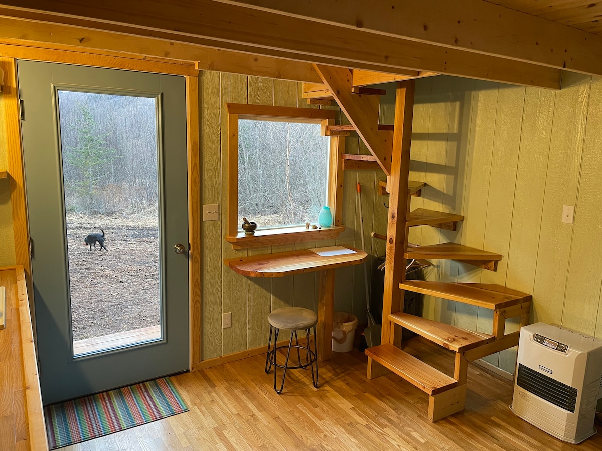 Adorable dry cabin in Fritz Creek, AK