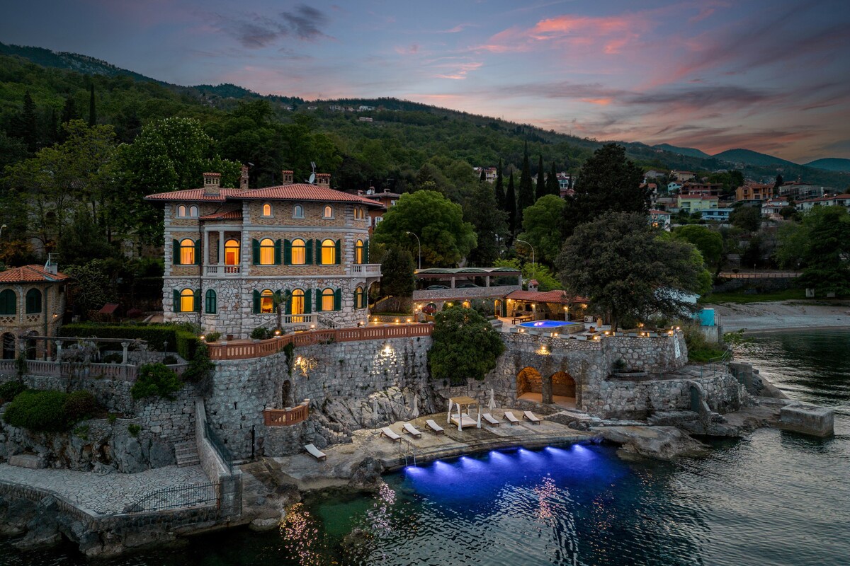 Villa Erzzi Lovran Mansion for up to 15 people