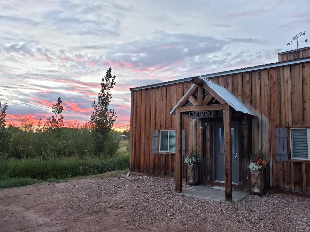 "The Barn" Tiny House Apartment: 2 Bedroom