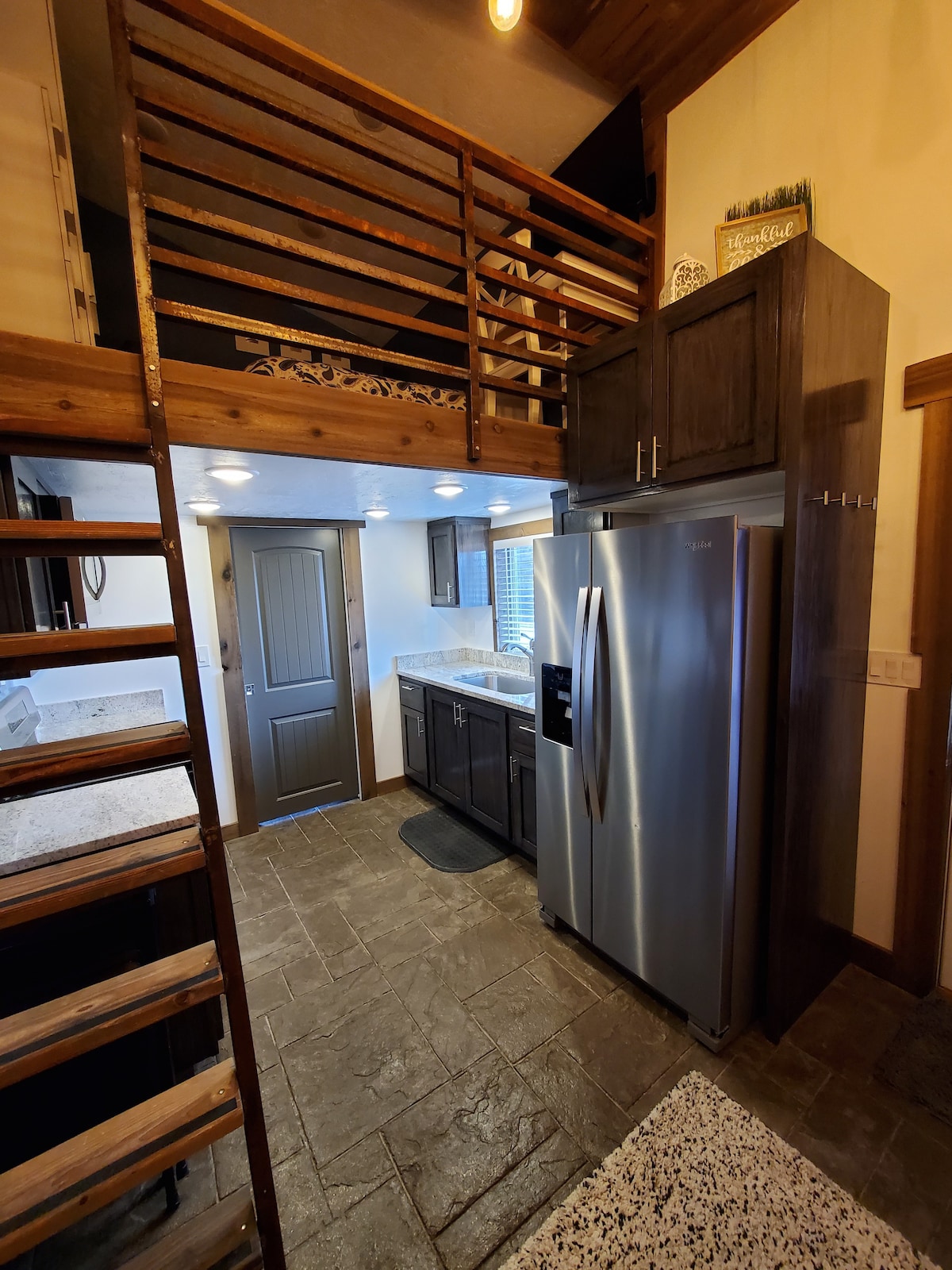 "The Barn" Tiny House Apartment: 2 Bedroom