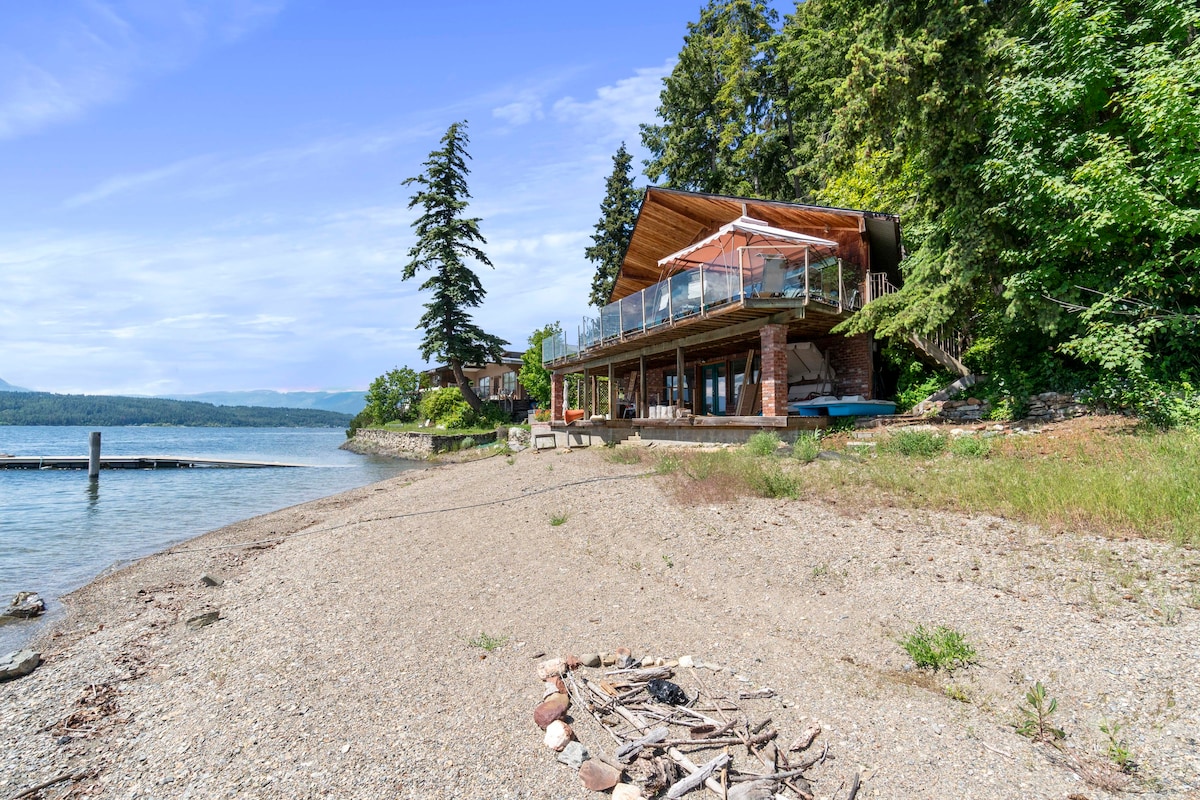 舒斯瓦普湖（ Shuswap Lake ）私人海滩的迷人小木屋