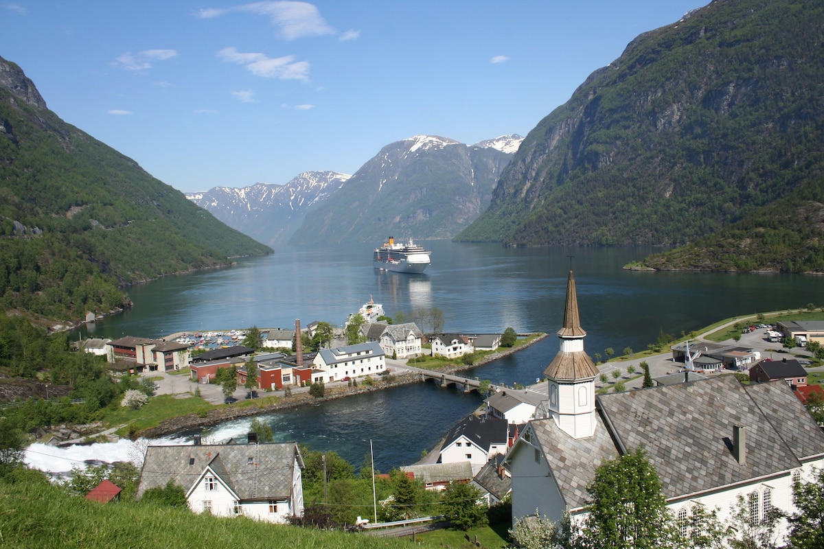 Homeoffice/apt by geirangerfjord