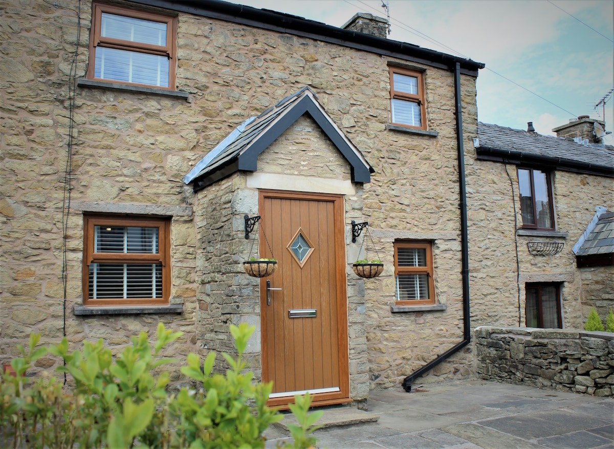 Cosy 2 bedroom Cottage near Clitheroe (EV Charger)