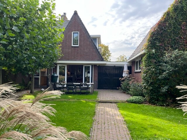 House with garden in Amsterdam Lake District.