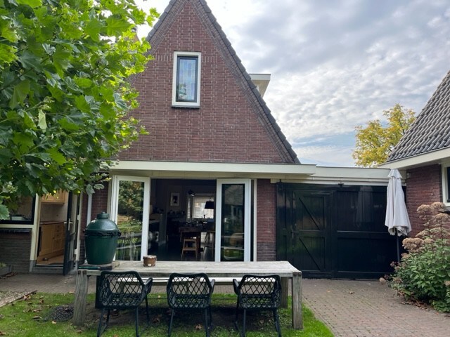 House with garden in Amsterdam Lake District.