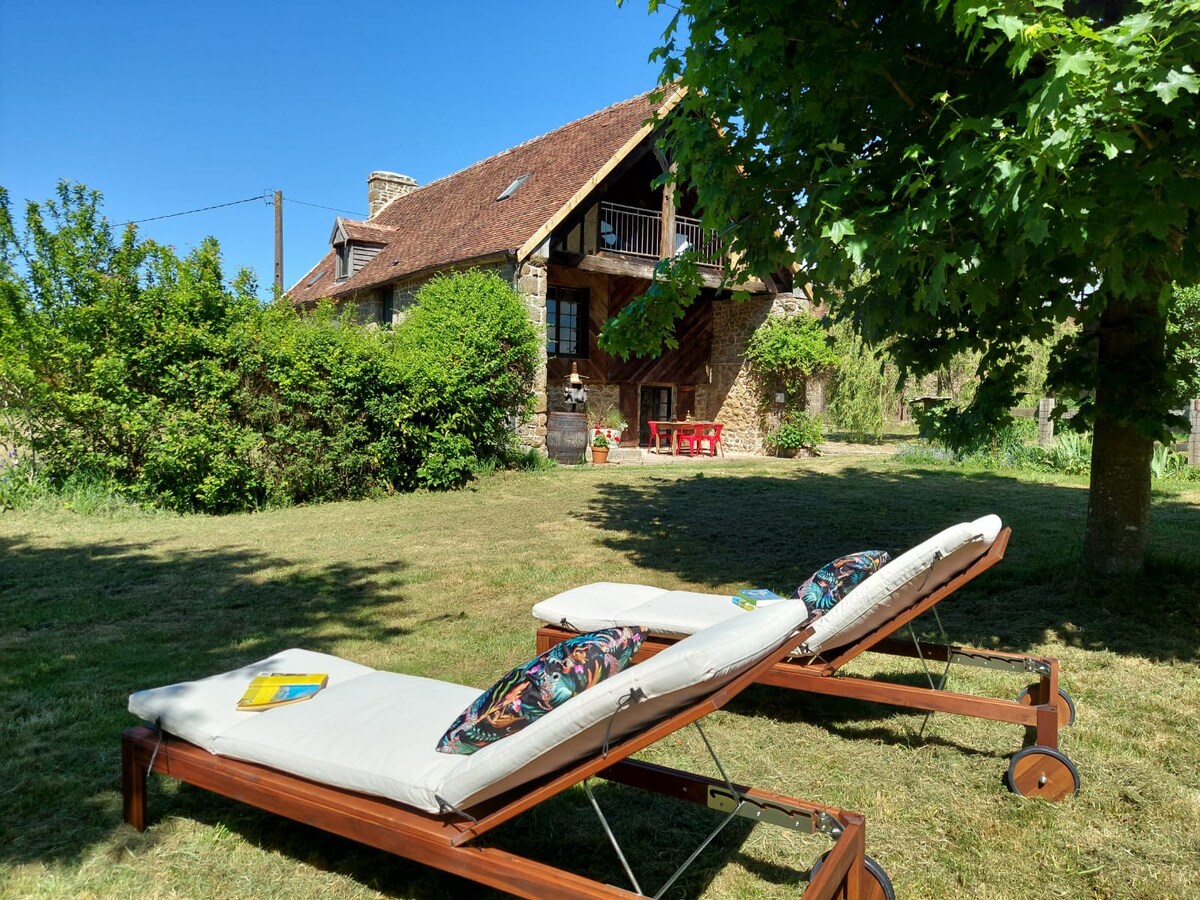 Les Epinays, secluded cottage with hot tub