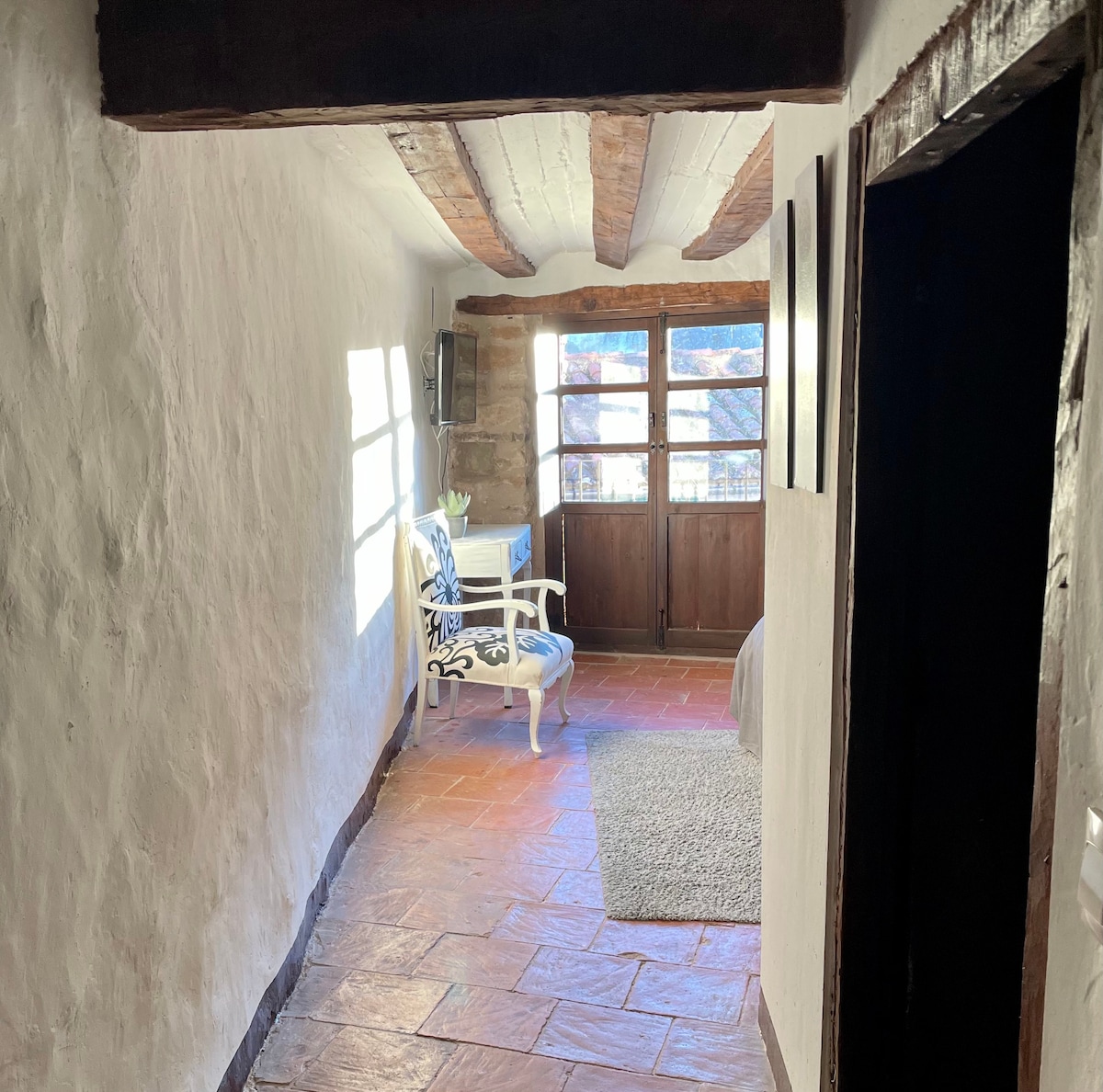 位于Xiva de Morella的漂亮房间，带卫生间