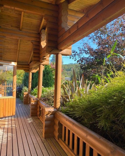 'Beech' Log cabin with hot tub