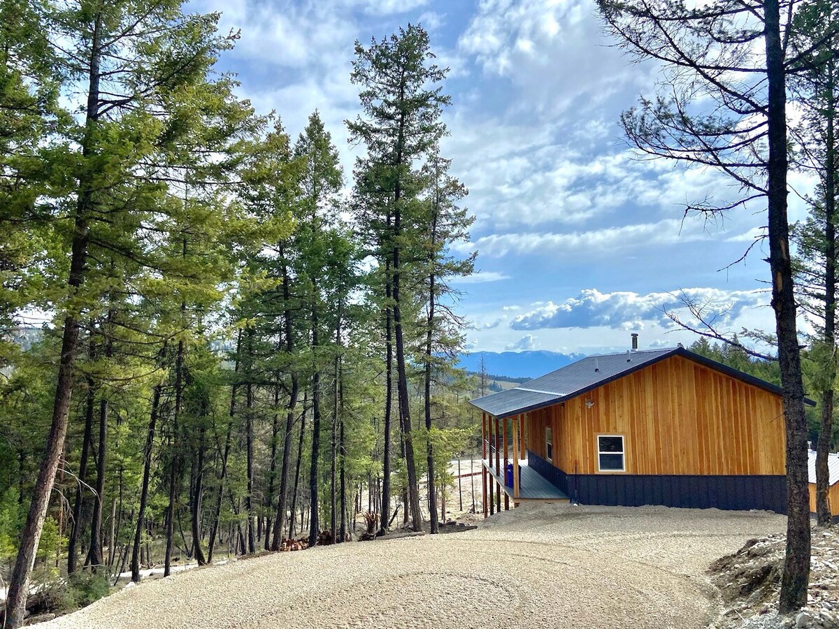 舒适的蒙大拿山景小木屋，迷人的景观！