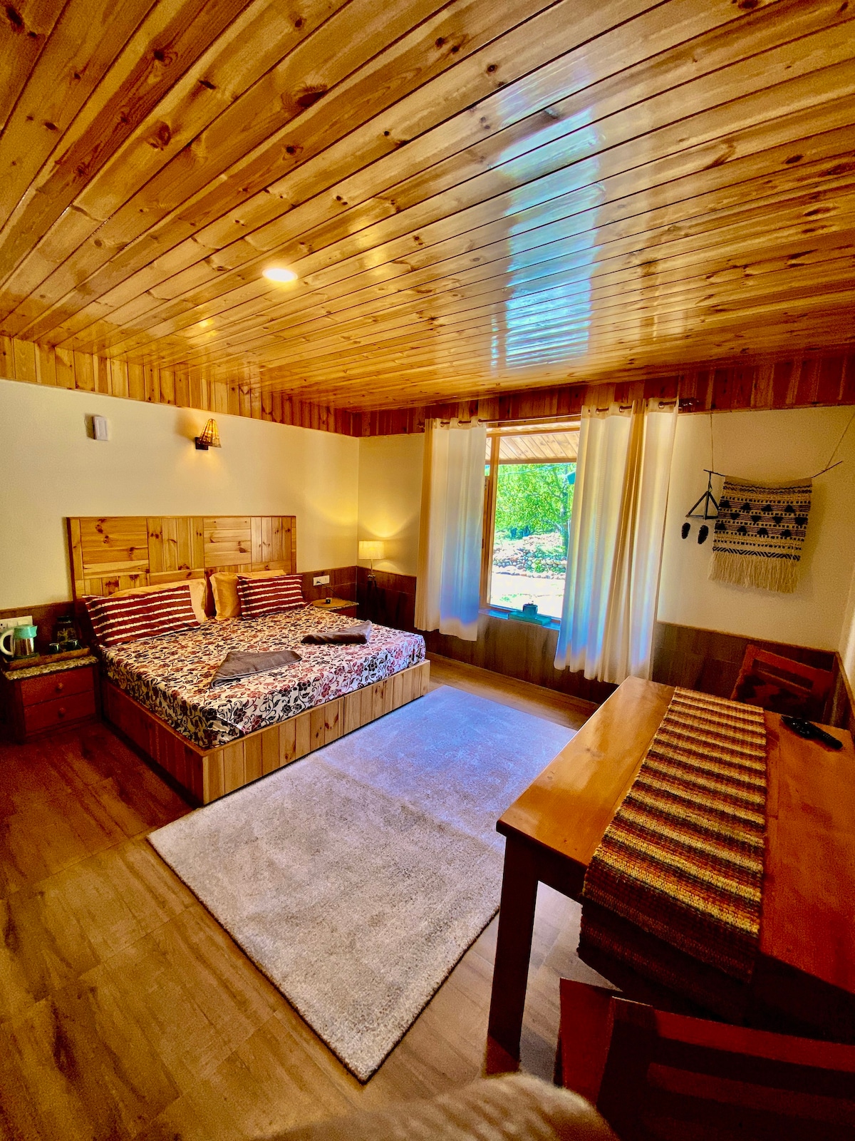 Spacious room with attached living area - Moksha