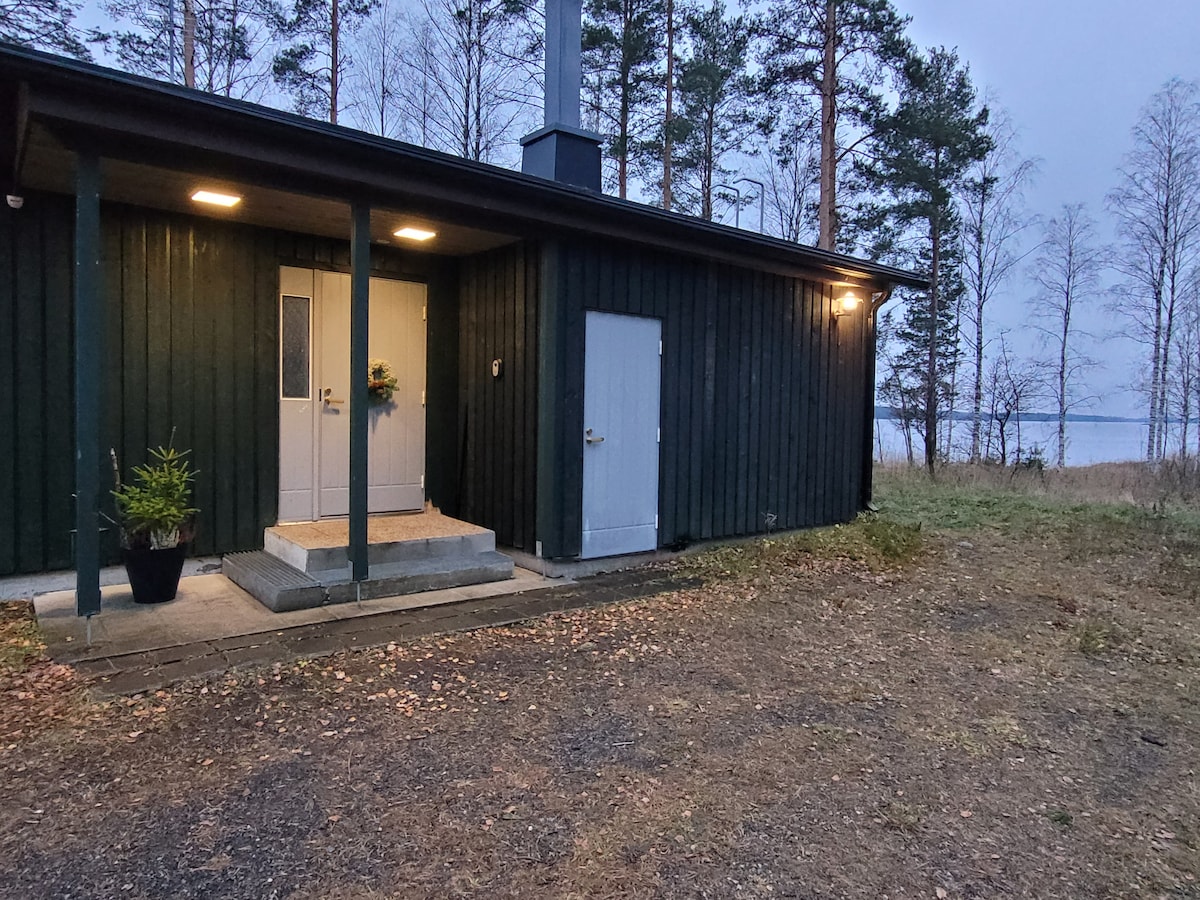 Lastun Paikat mökki & iso sauna järven rannalla