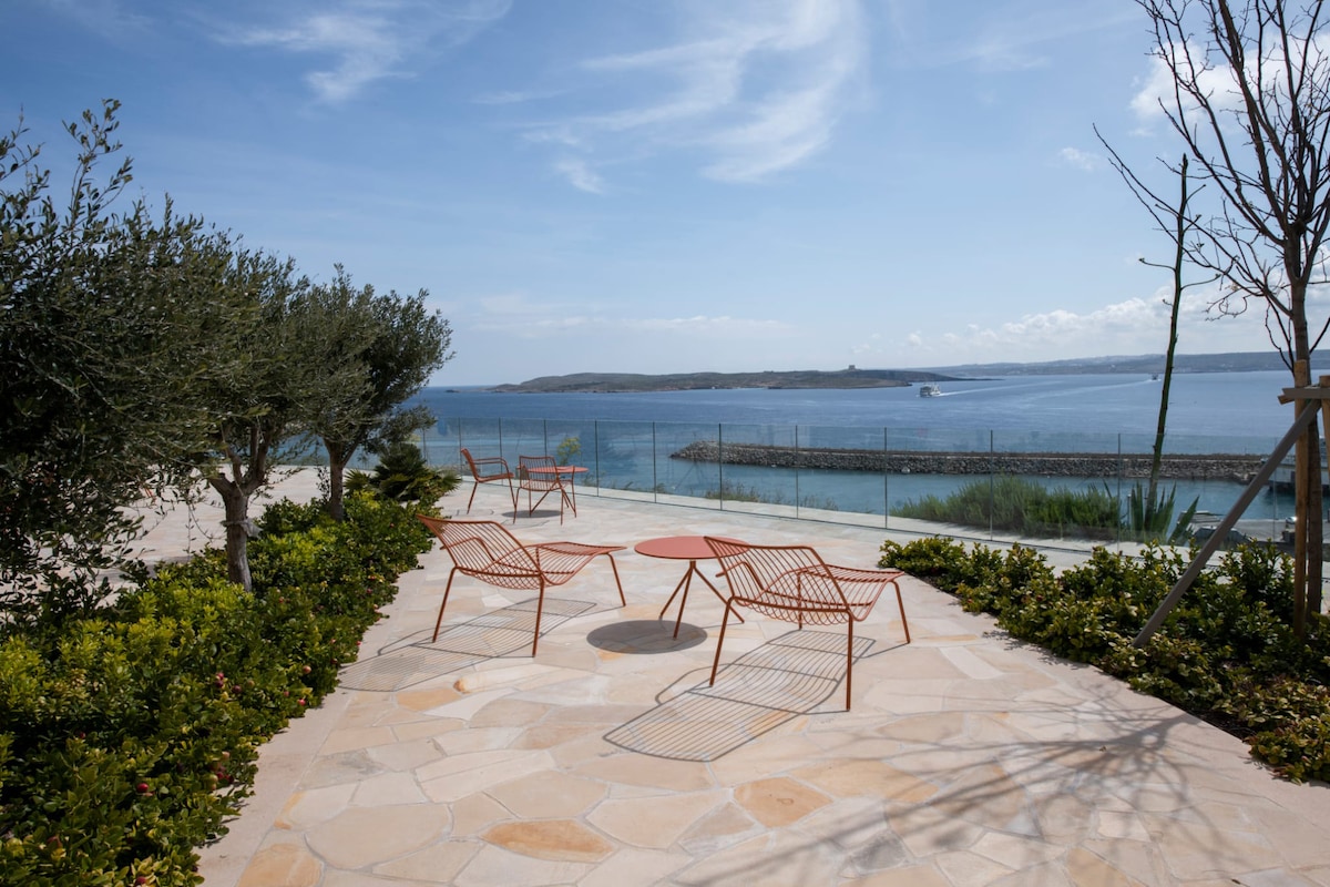 High-end Apartment with Private Infinity Pool