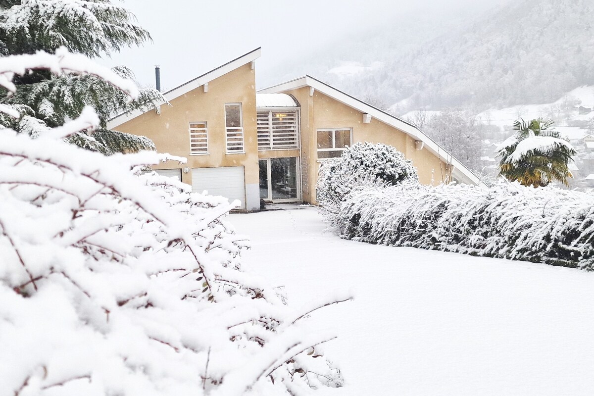 建筑师别墅， 4星级游泳池，可欣赏阿尔卑斯山的美景