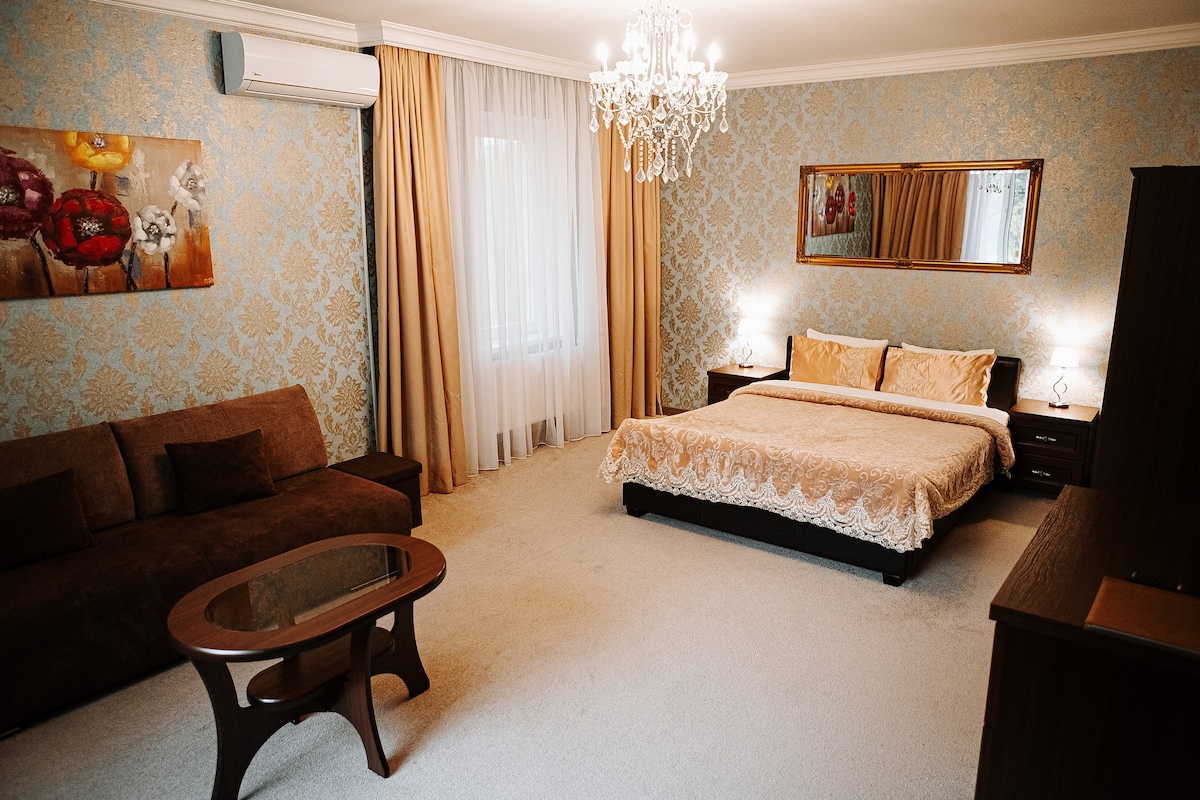 Premium En-Suite Room in Guest House - Opal