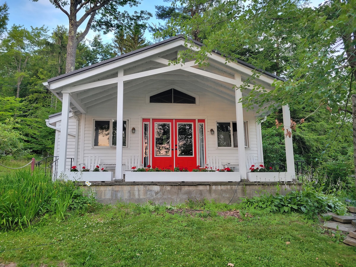 位于Oquaga Lake的舒适湖畔小屋