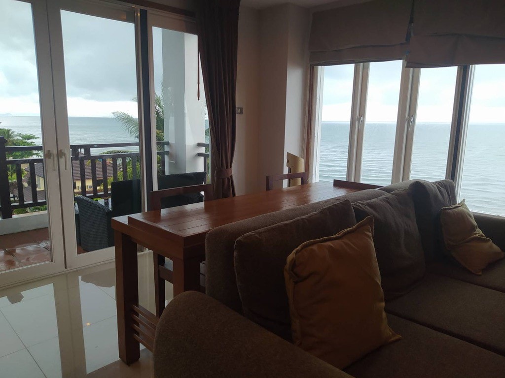 Beautiful ocean-front, 1-bedroom condo