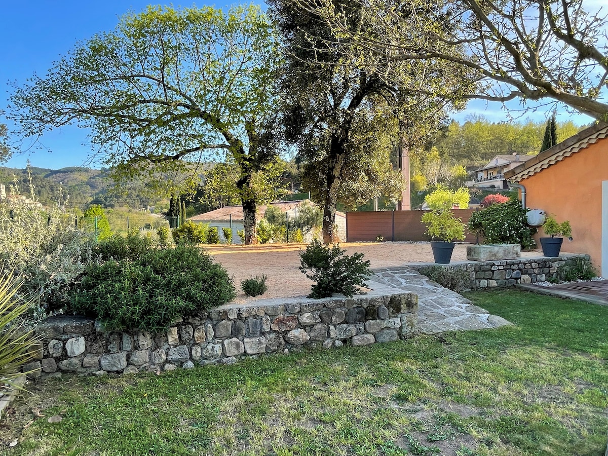 Gîte 8 pers, piscine, grande terrasse, barbecue